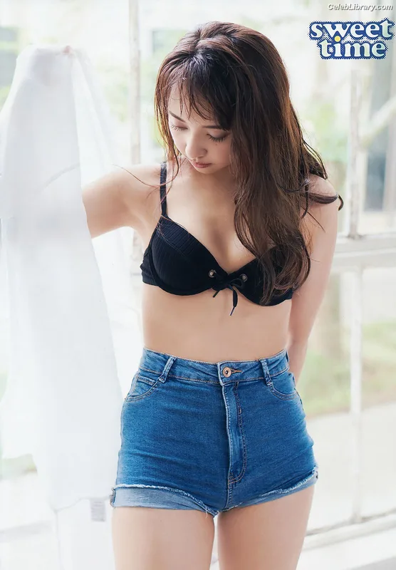 Arisa Komiya photo 16 of 296