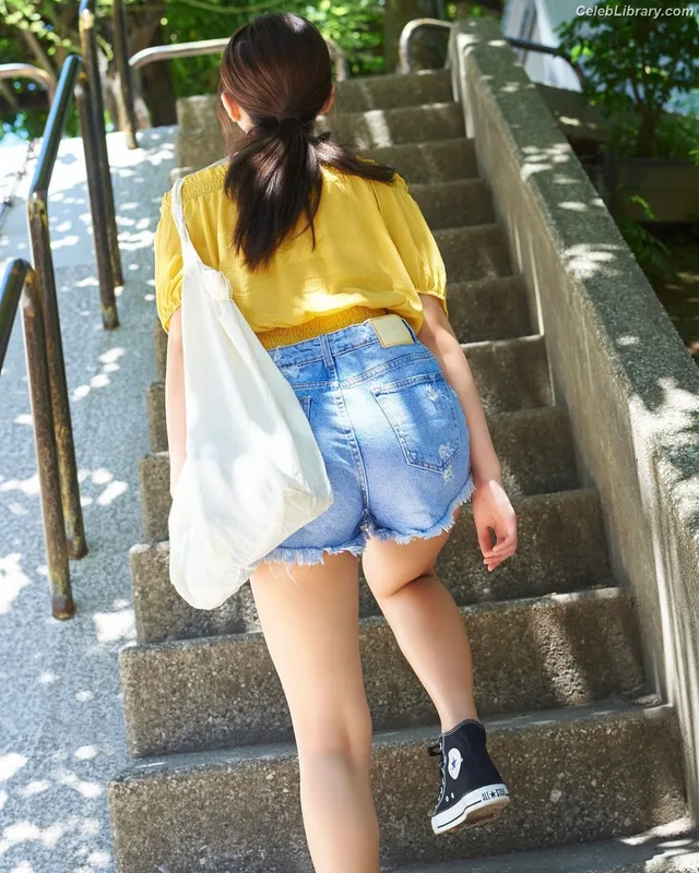 Arisa Komiya photo 18 of 296