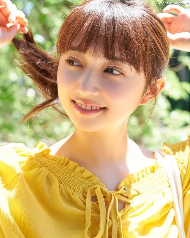 Arisa Komiya photo 2 of 296