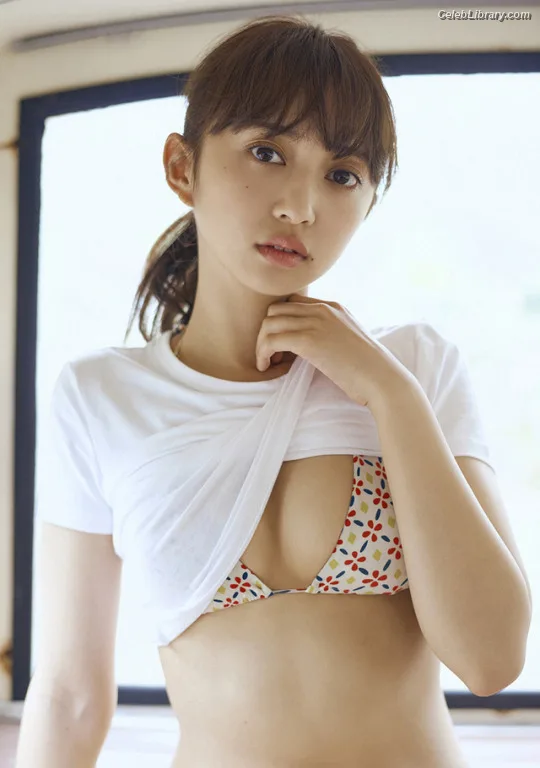 Arisa Komiya photo 3 of 296