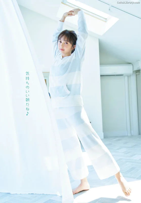 Arisa Komiya photo 1 of 296