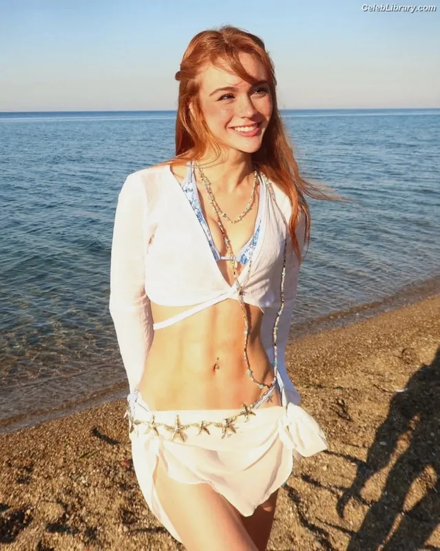 Asena Keskinci photo 1 of 46