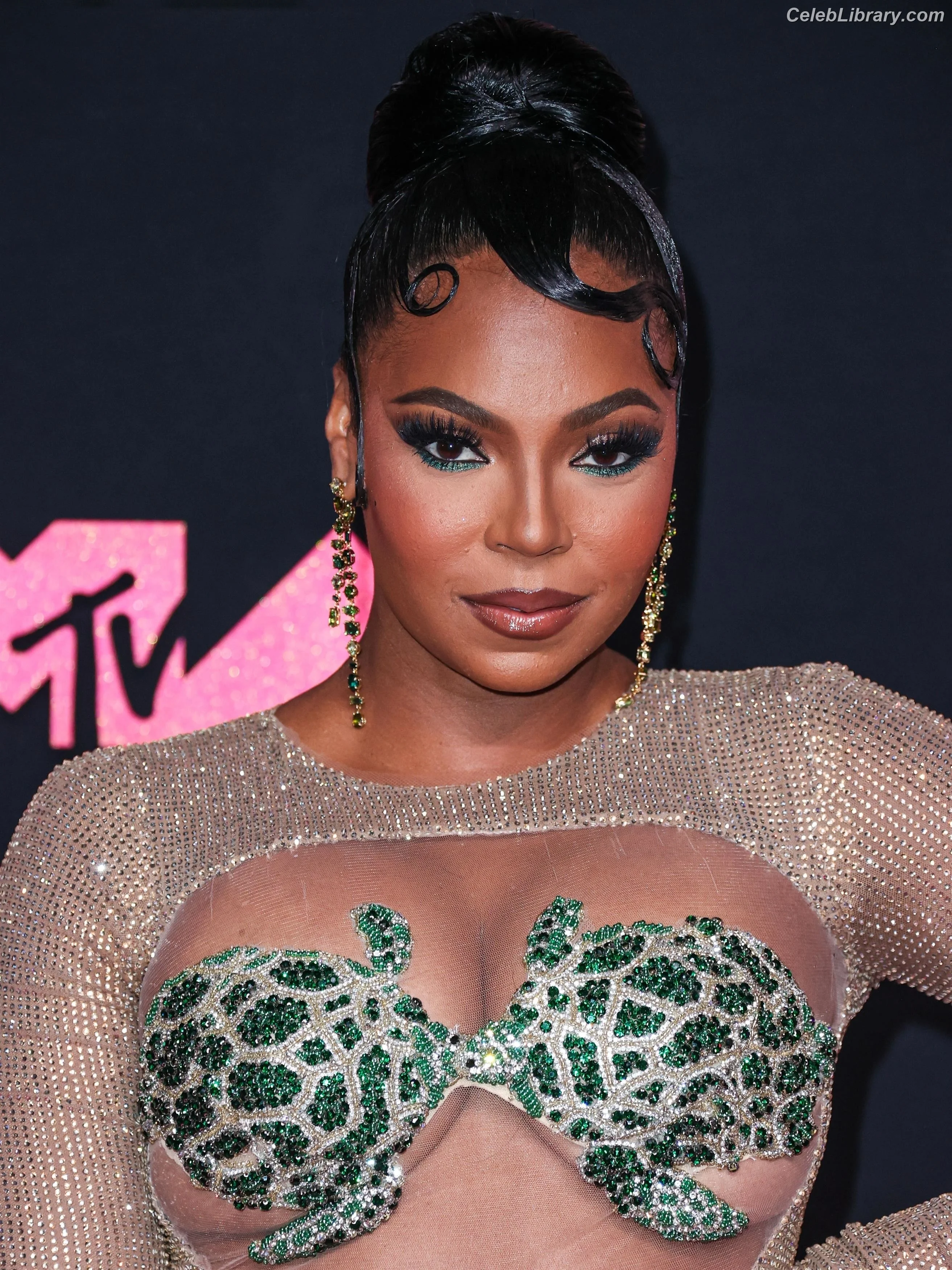 Ashanti photo 14 of 294