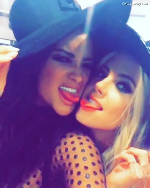 Ashley Benson photo 5 of 919