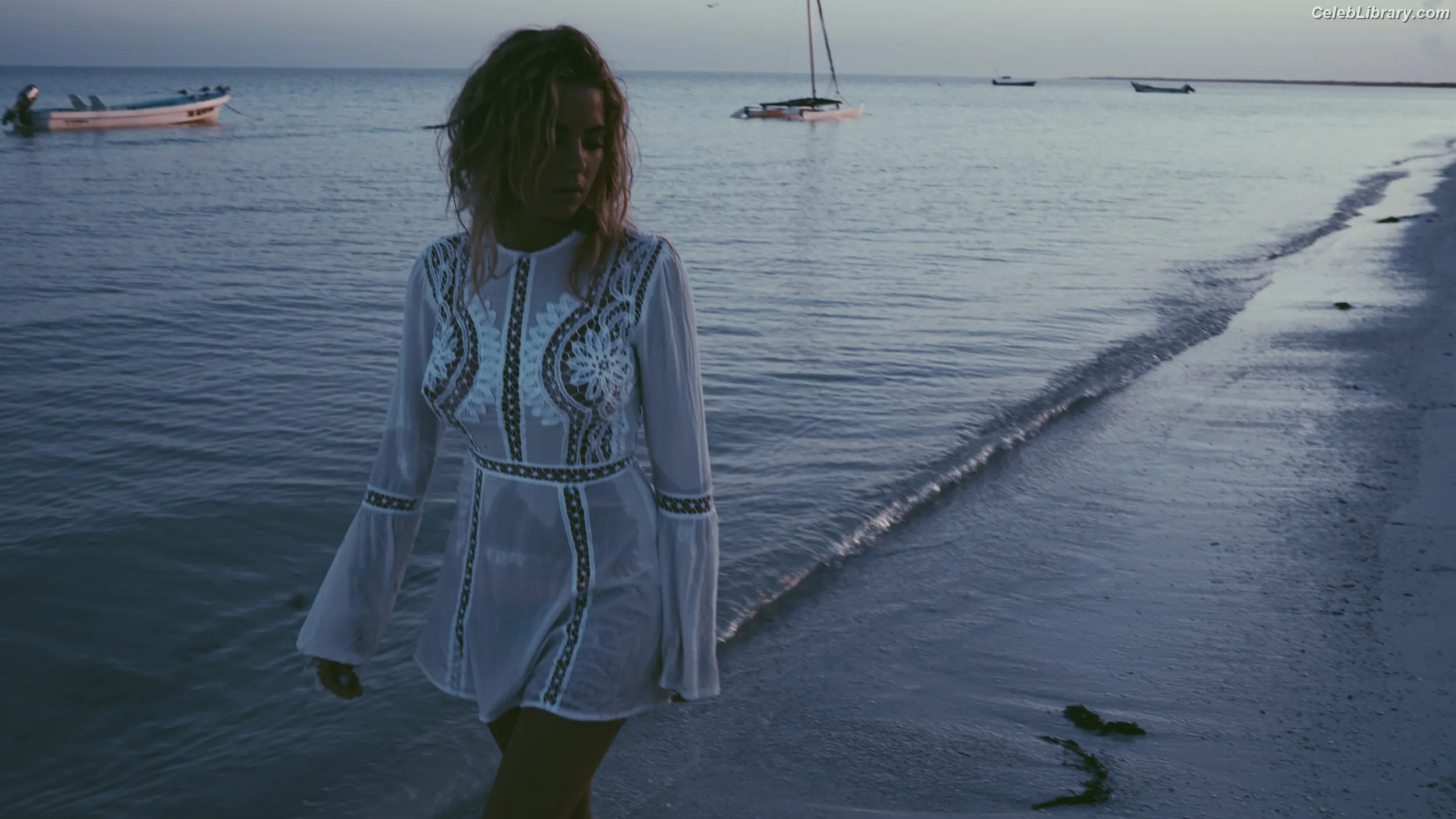 Ashley Benson photo 12 of 919