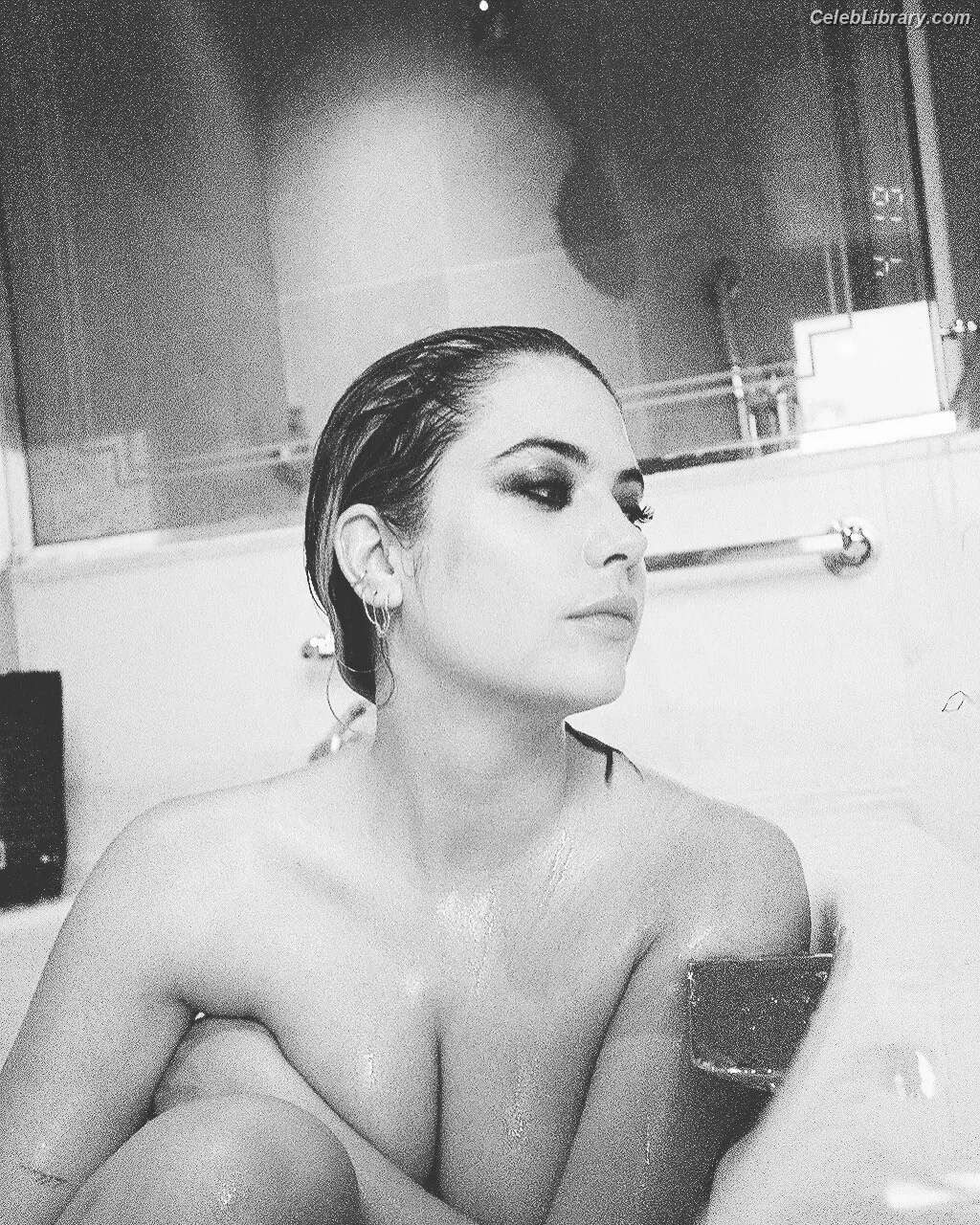 Ashley Benson photo 16 of 919