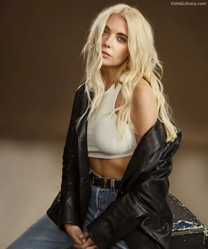 Ashley Benson photo 10 of 920