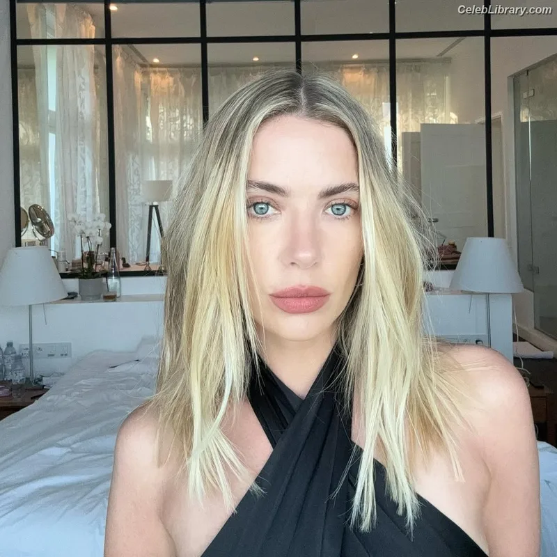 Ashley Benson photo 19 of 920