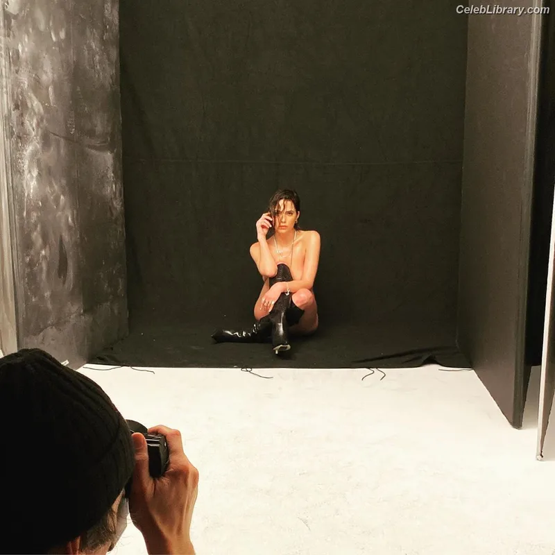 Ashley Benson photo 9 of 920