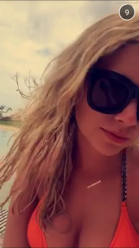 Ashley Benson photo 14 of 920