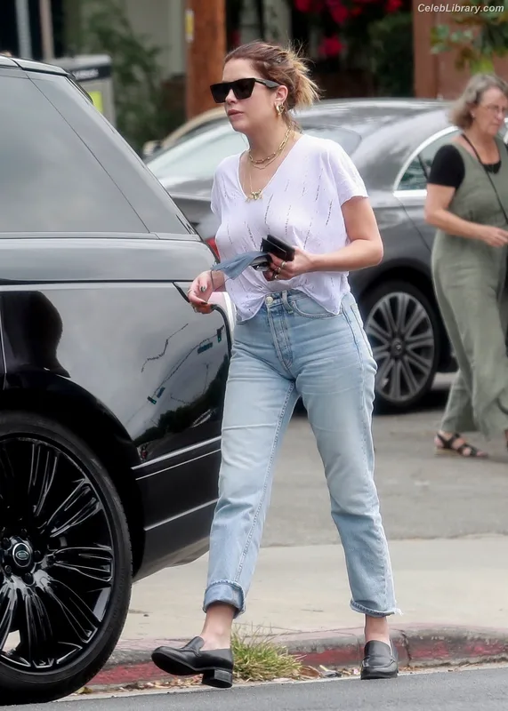Ashley Benson photo 16 of 920