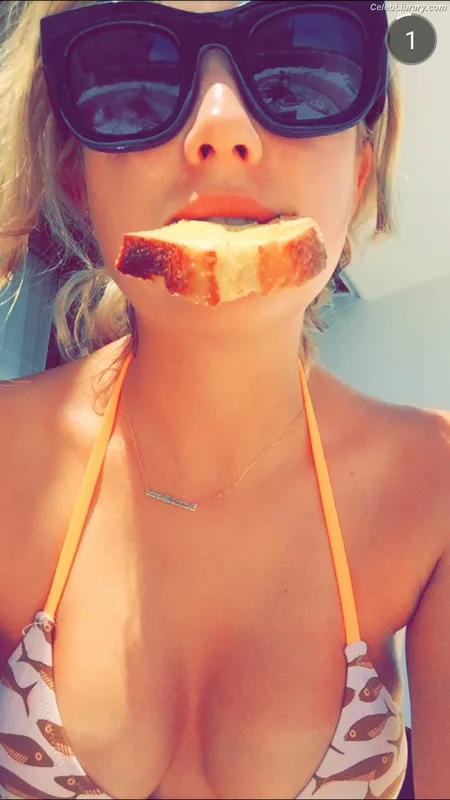 Ashley Benson photo 6 of 920
