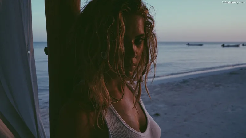 Ashley Benson photo 17 of 920