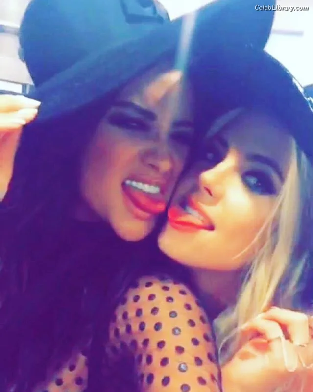 Ashley Benson photo 5 of 920