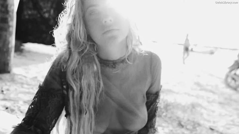 Ashley Benson photo 4 of 920