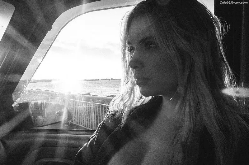 Ashley Benson photo 19 of 920