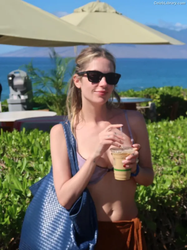 Ashley Benson photo 21 of 920