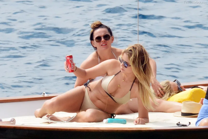 Ashley Benson photo 22 of 920