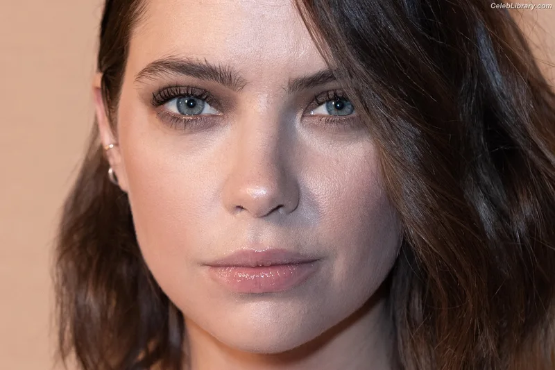 Ashley Benson photo 23 of 920