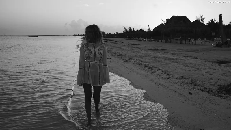 Ashley Benson photo 4 of 920
