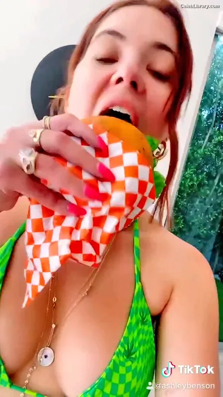 Ashley Benson photo 19 of 920