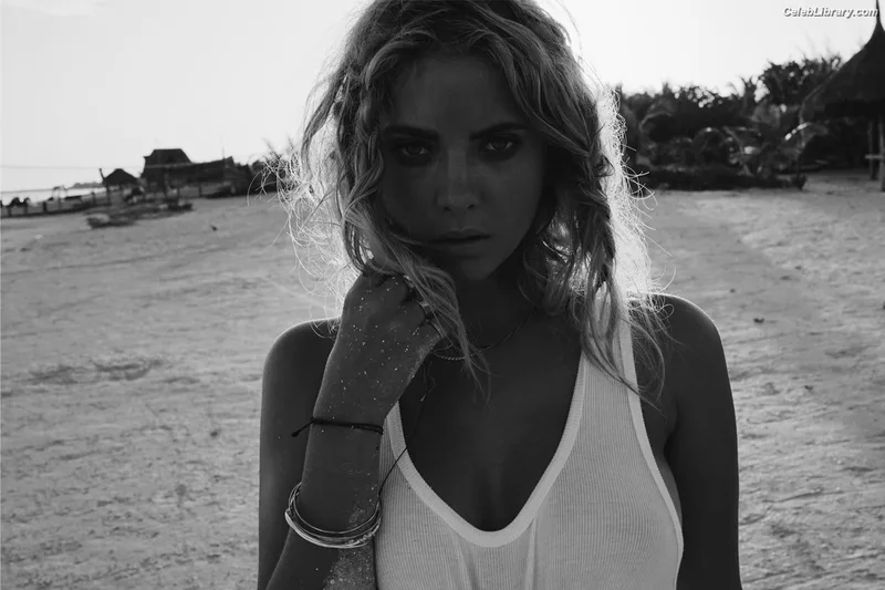 Ashley Benson photo 14 of 920