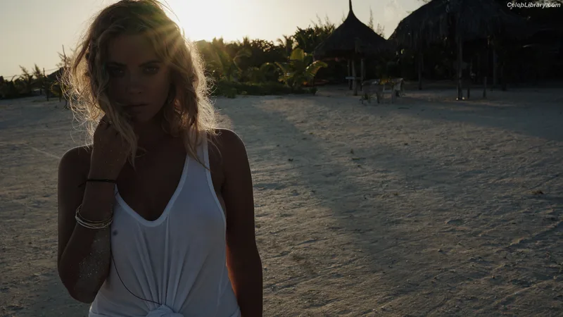 Ashley Benson photo 17 of 920