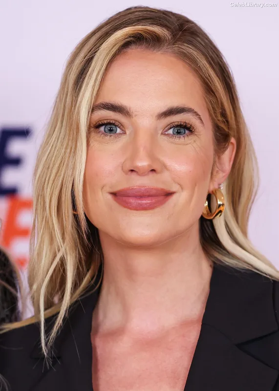Ashley Benson photo 13 of 920
