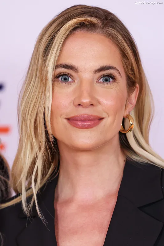 Ashley Benson photo 14 of 920