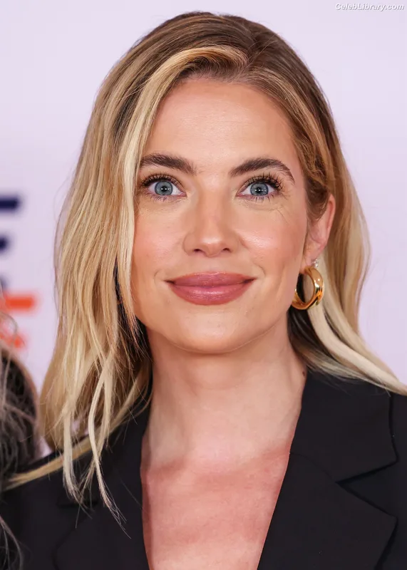 Ashley Benson photo 15 of 920