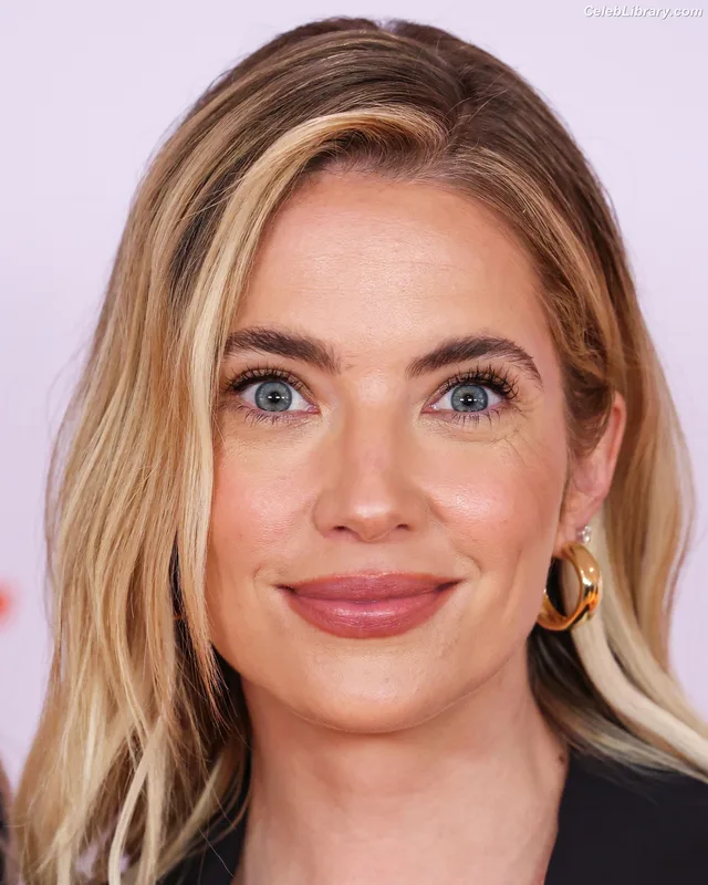 Ashley Benson photo 16 of 920