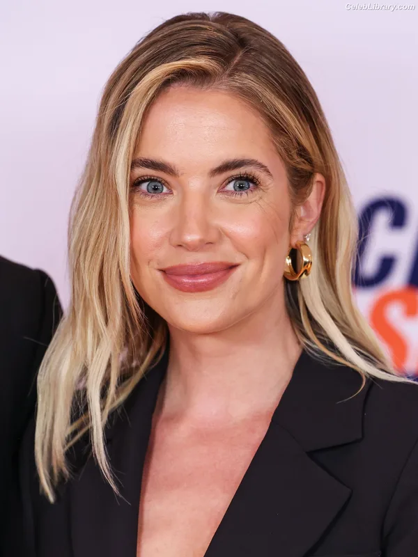 Ashley Benson photo 17 of 920