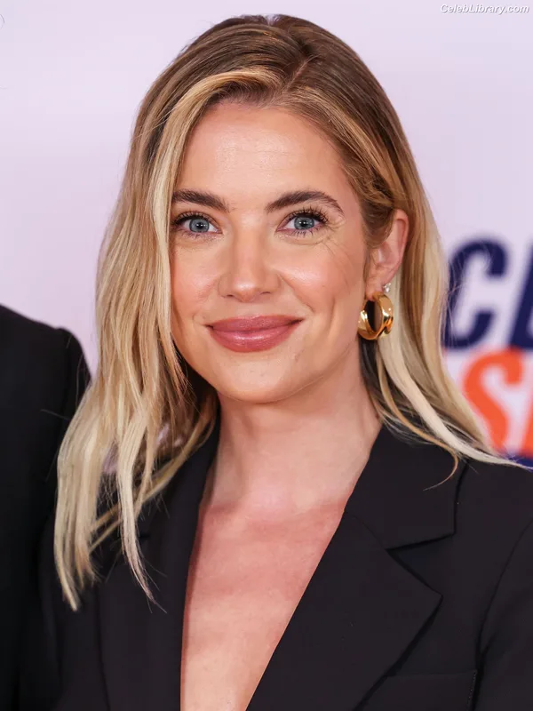 Ashley Benson photo 18 of 920