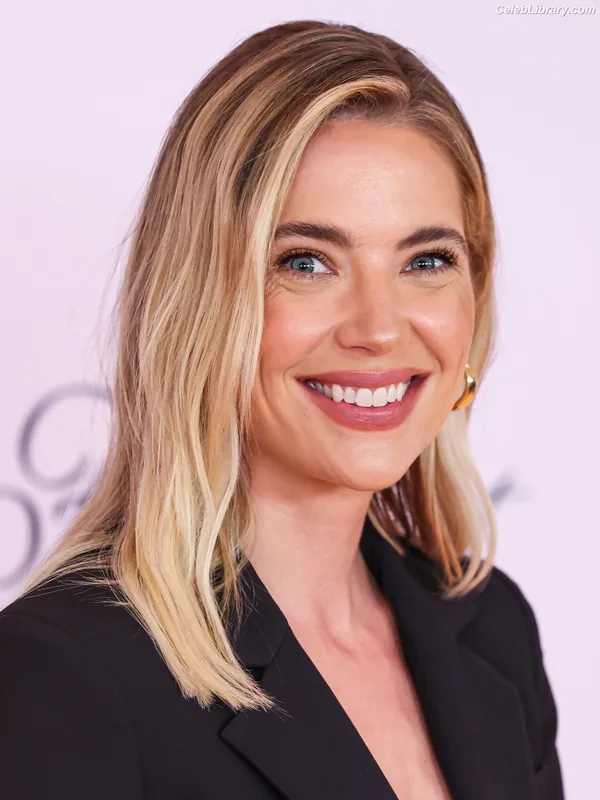 Ashley Benson photo 3 of 920
