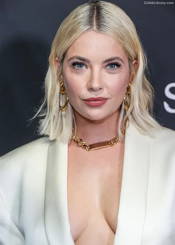 Ashley Benson photo 2 of 920
