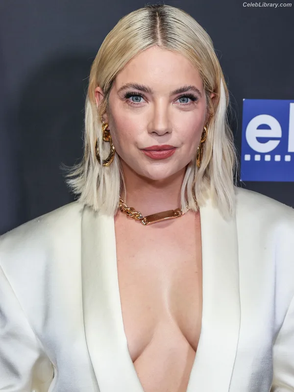 Ashley Benson photo 24 of 920