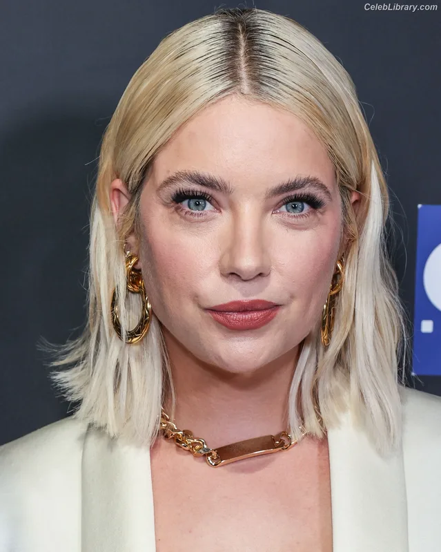 Ashley Benson photo 2 of 920