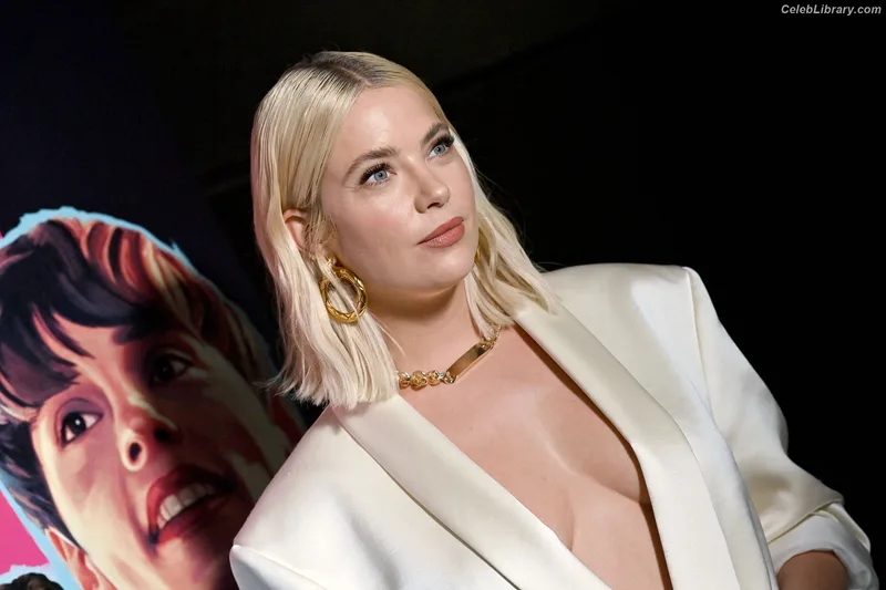 Ashley Benson photo 9 of 920