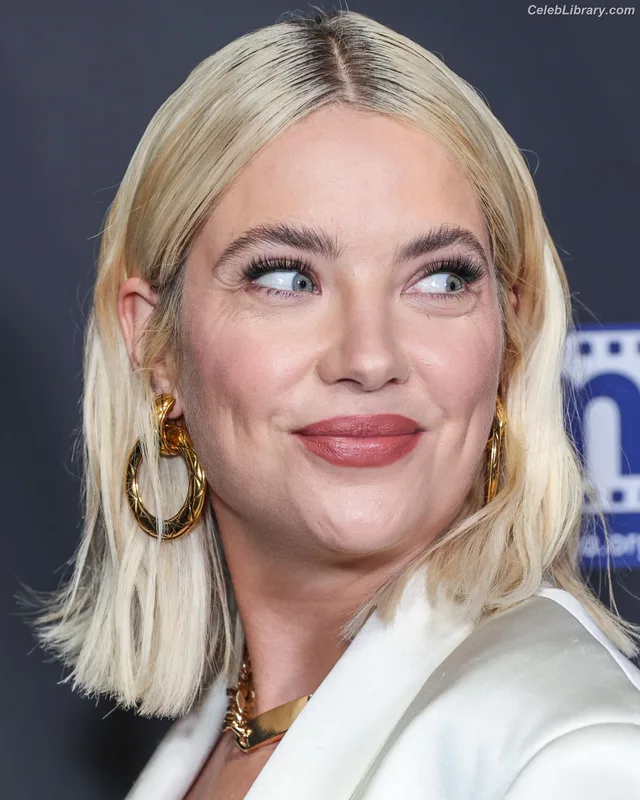 Ashley Benson photo 23 of 920