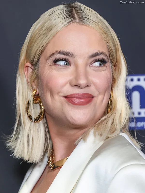 Ashley Benson photo 24 of 920