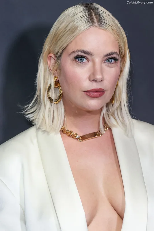 Ashley Benson photo 12 of 920