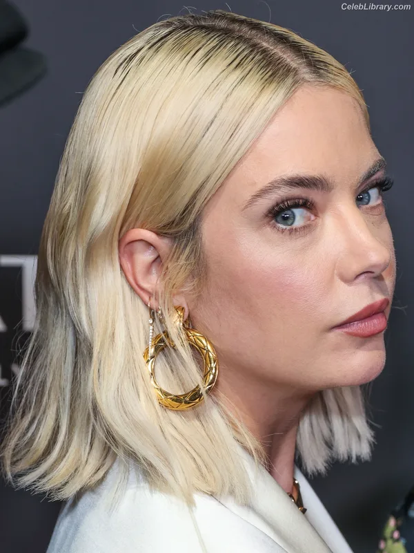 Ashley Benson photo 22 of 920