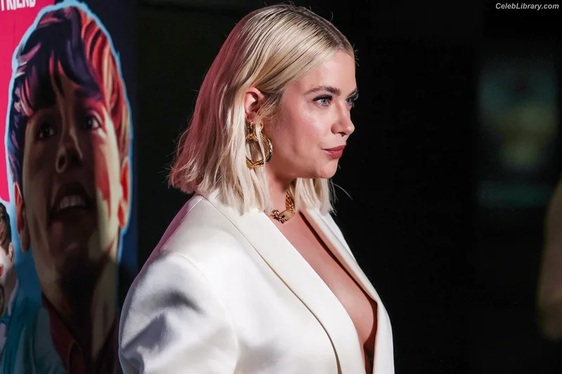 Ashley Benson photo 11 of 920