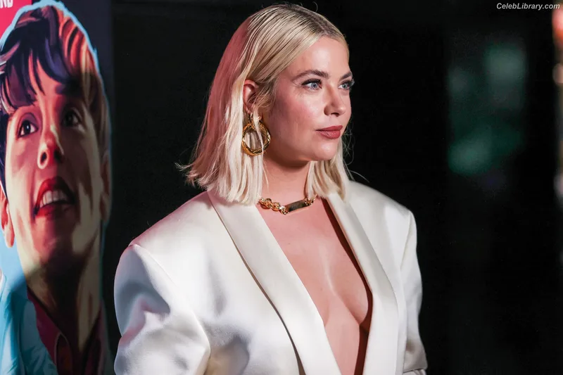 Ashley Benson photo 13 of 920