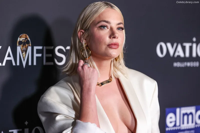 Ashley Benson photo 23 of 920