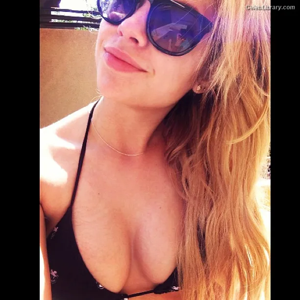 Ashley Benson photo 23 of 920