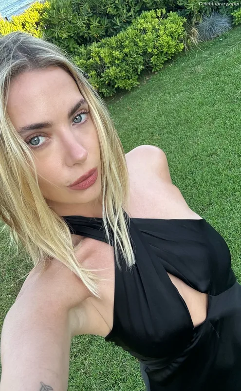 Ashley Benson photo 8 of 920