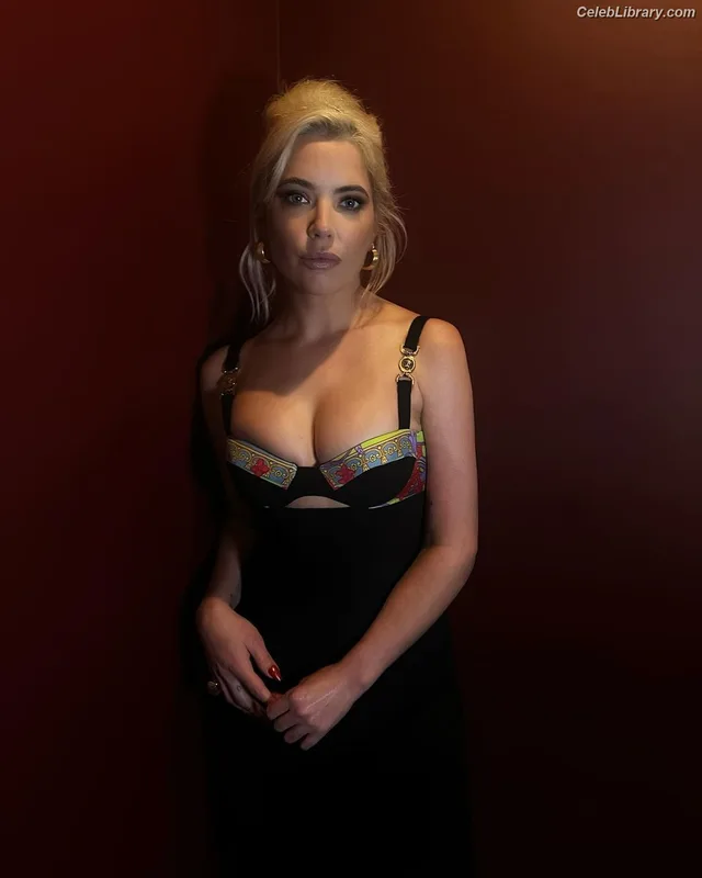 Ashley Benson photo 14 of 920