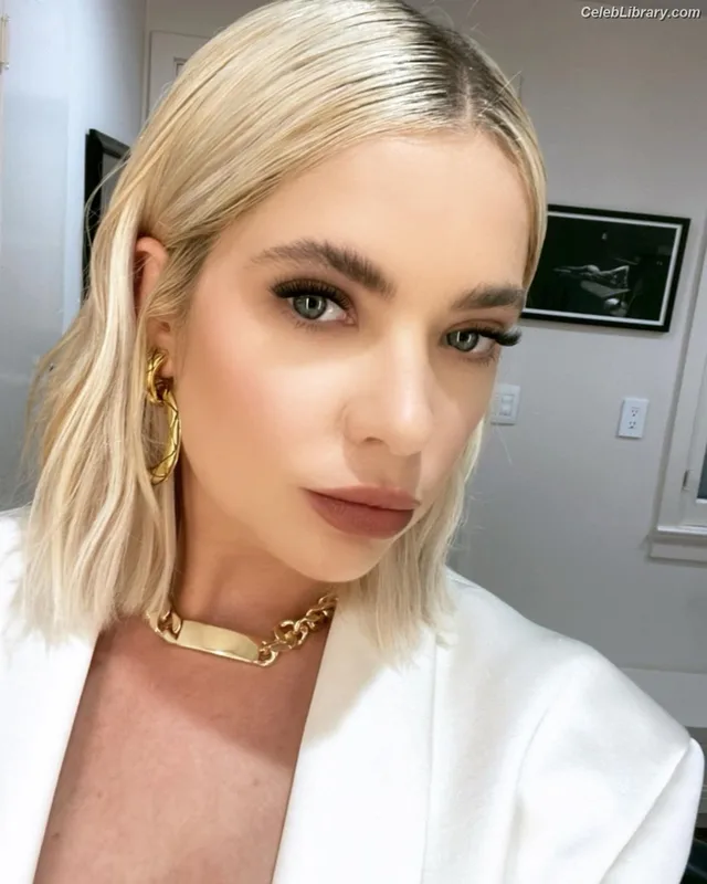 Ashley Benson photo 17 of 920
