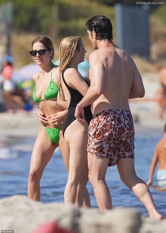 Ashley Benson photo 19 of 920